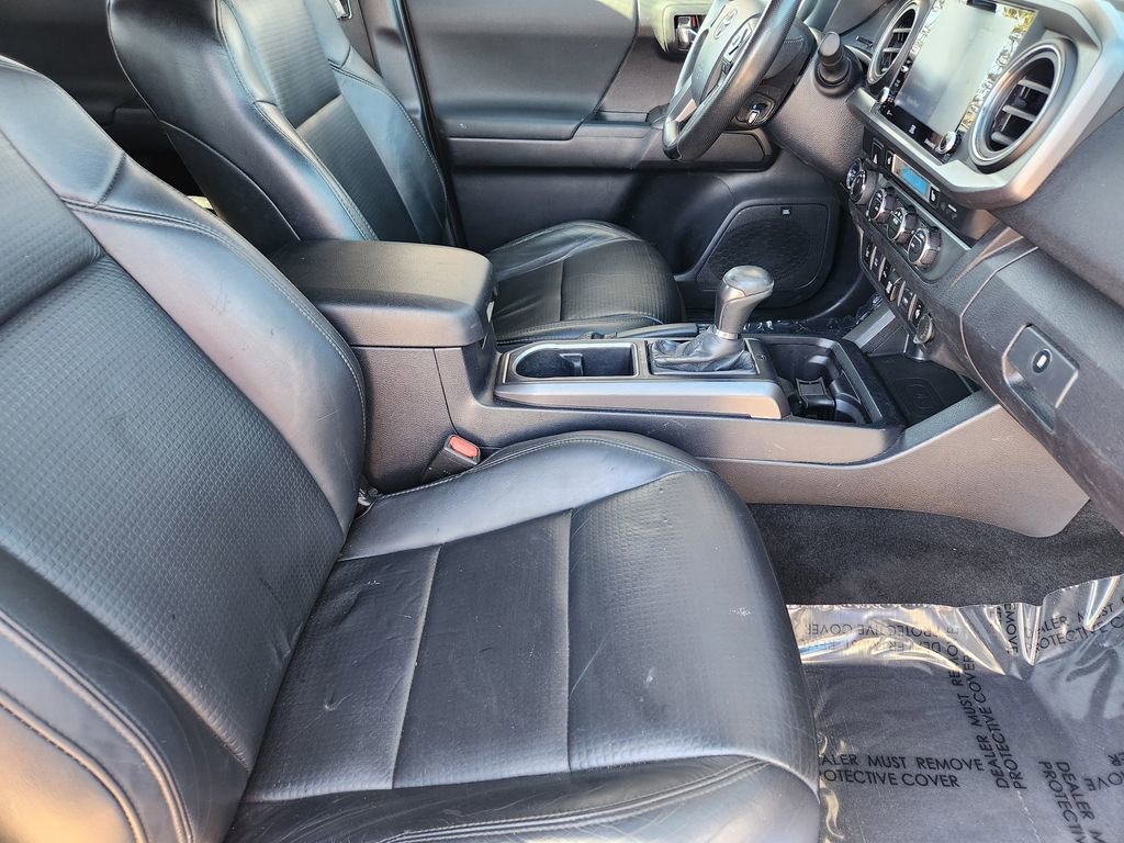 Used 2020 Toyota Tacoma TRD Sport w/ TRD Premium Sport Package AWD/4WD image 5