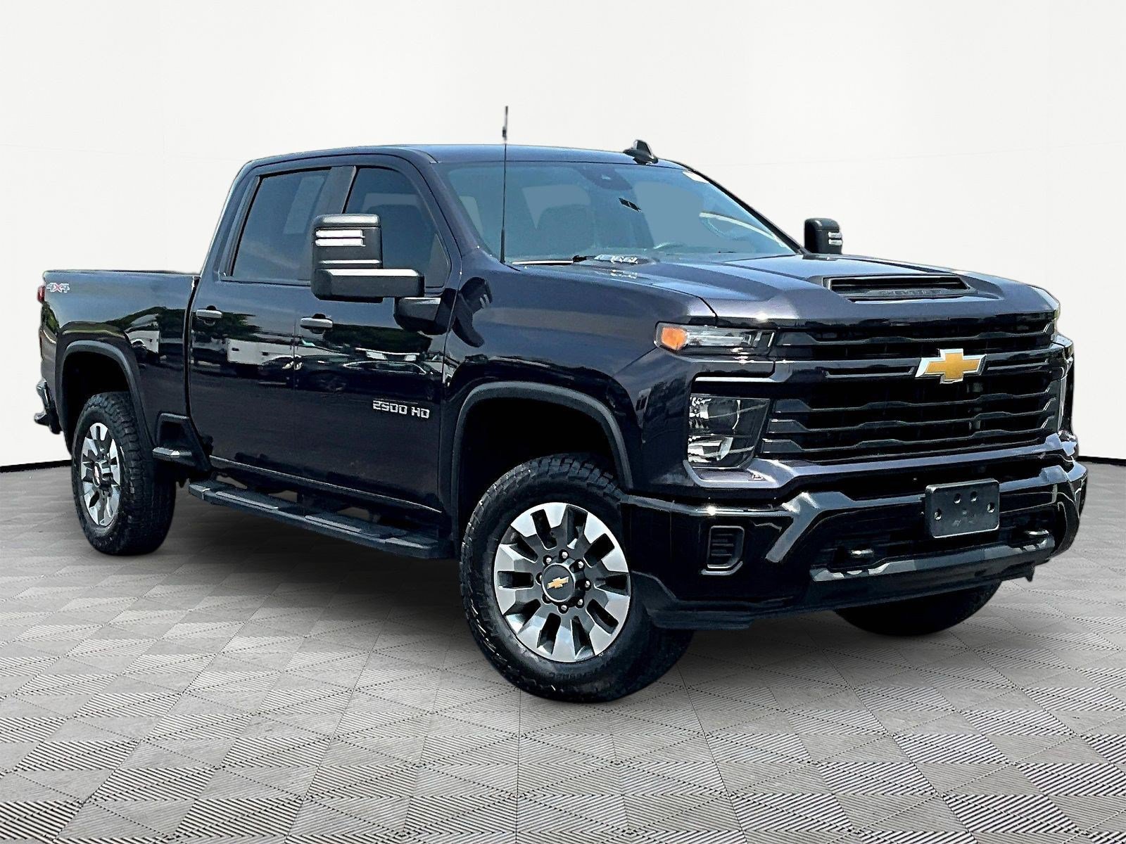 Used 2024 Chevrolet Silverado 2500 Custom AWD/4WD image 3