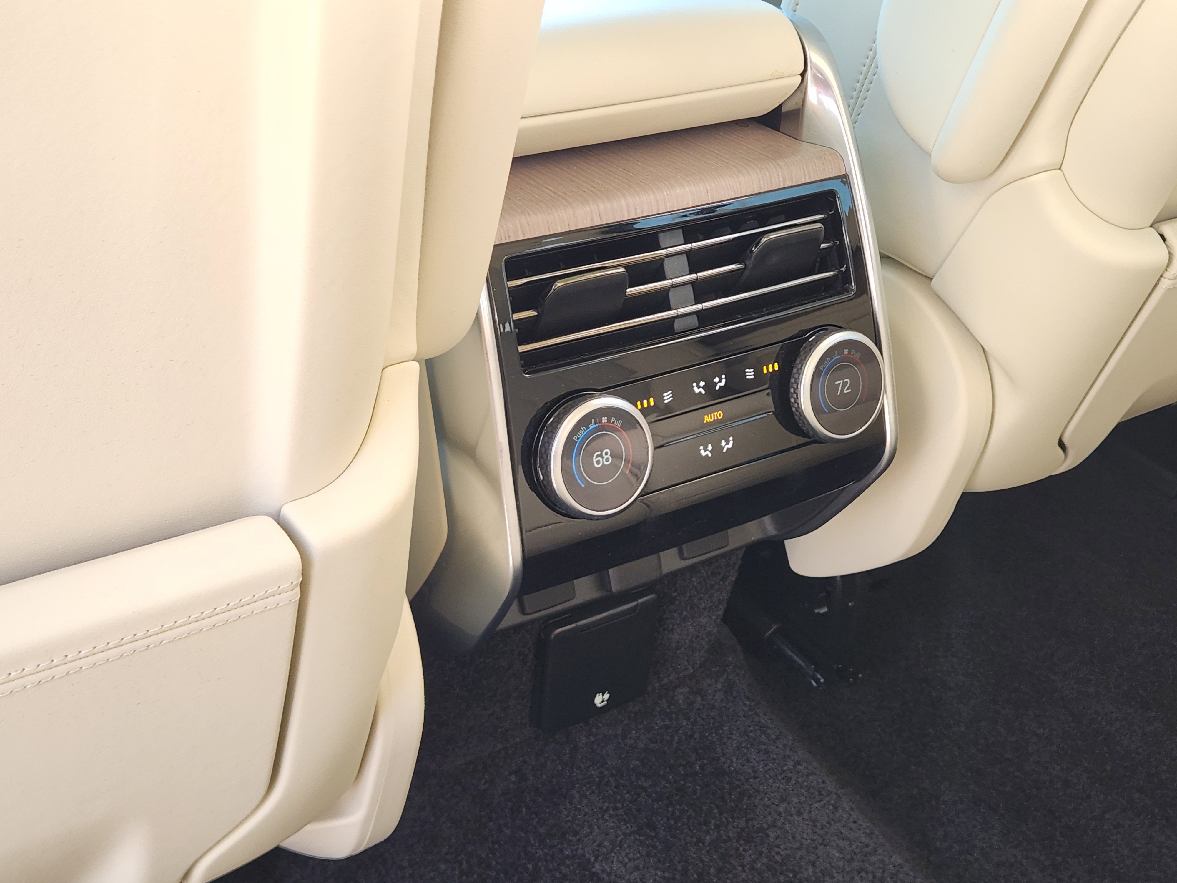 Certified 2024 Land Rover Range Rover Long Wheelbase Autobiography image 33