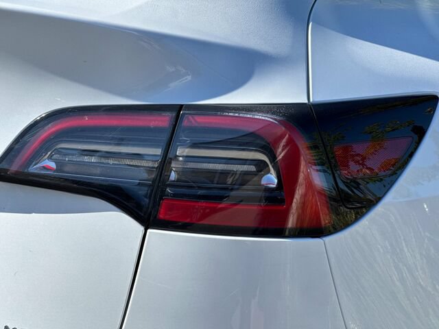 Used 2023 Tesla Model Y AWD image 32