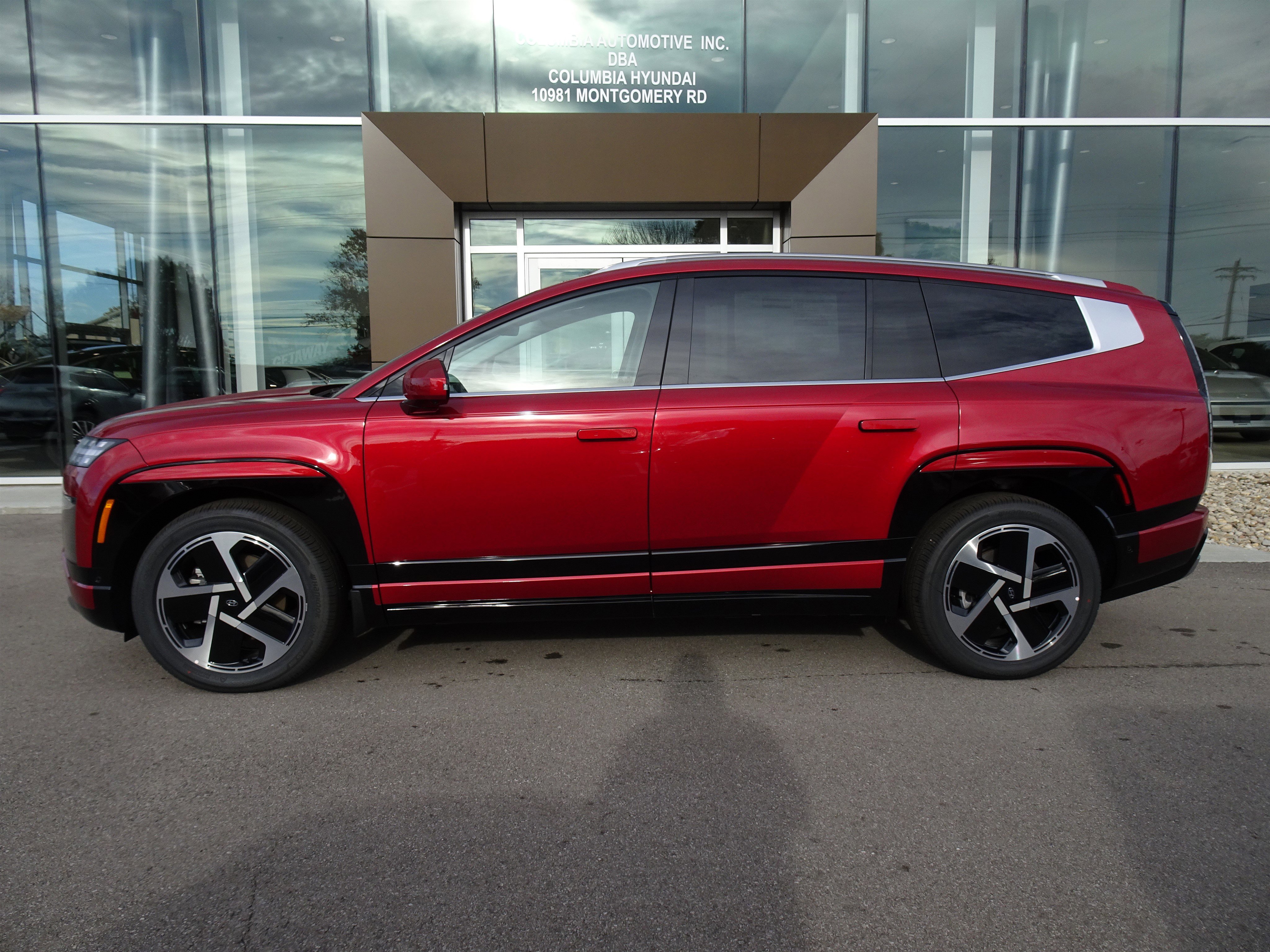 New 2026 Hyundai Ioniq 9 Limited w/ Tow & Go Package image 2