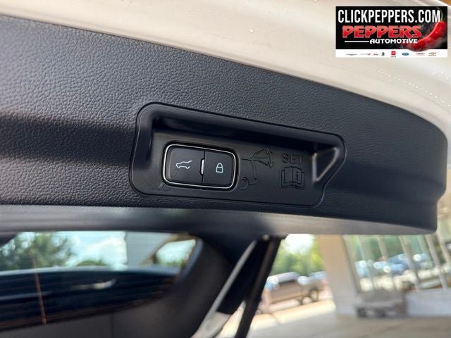 Used 2023 Ford Explorer XLT w/ Equipment Group 202A RWD image 20