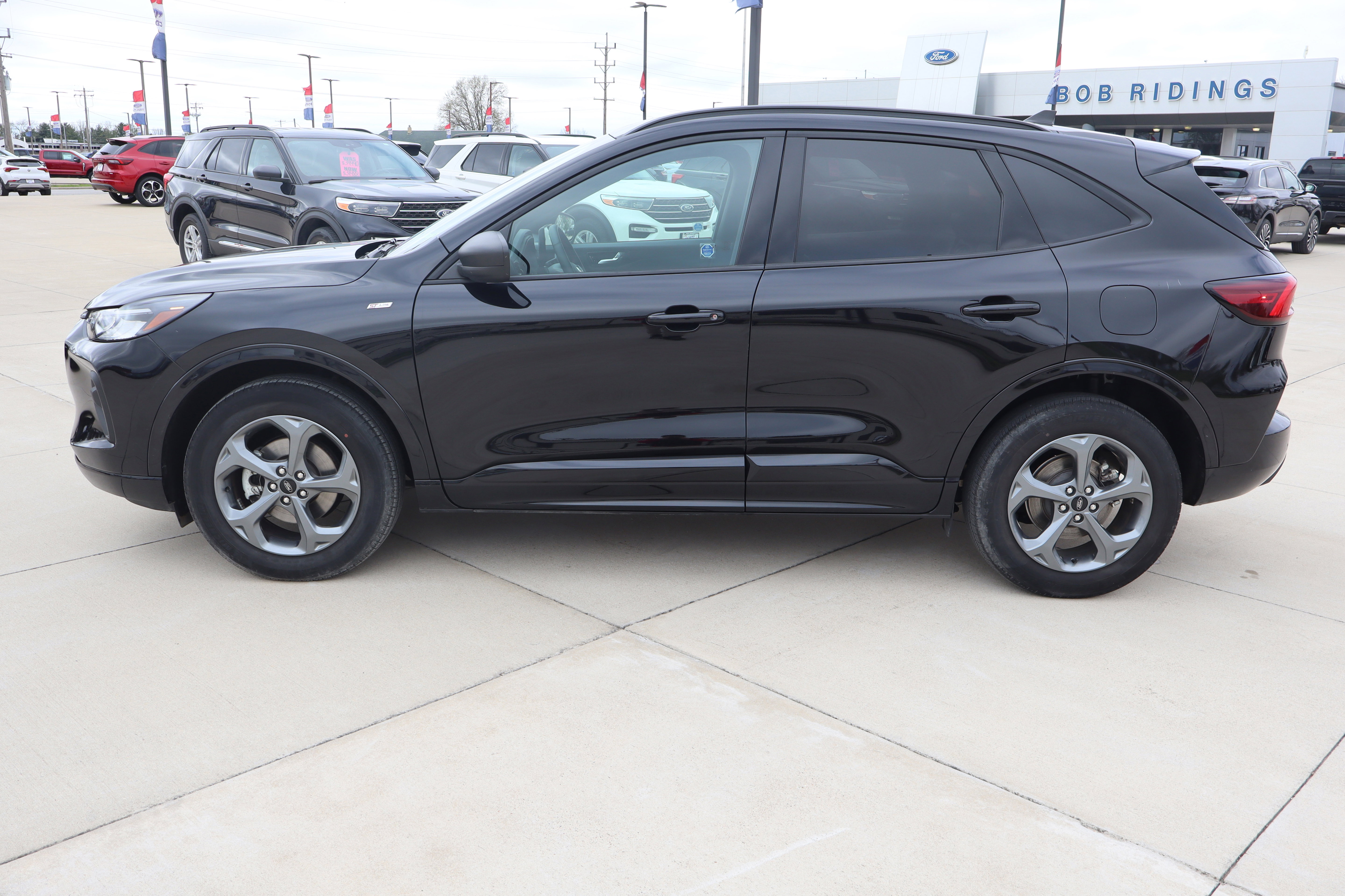 Used 2024 Ford Escape ST-Line w/ Tech Pack #1 AWD/4WD image 9
