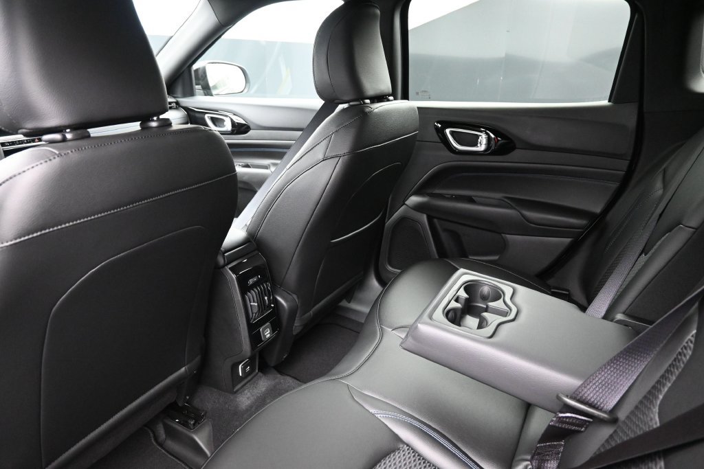 New 2026 Jeep Compass Latitude AWD/4WD image 19