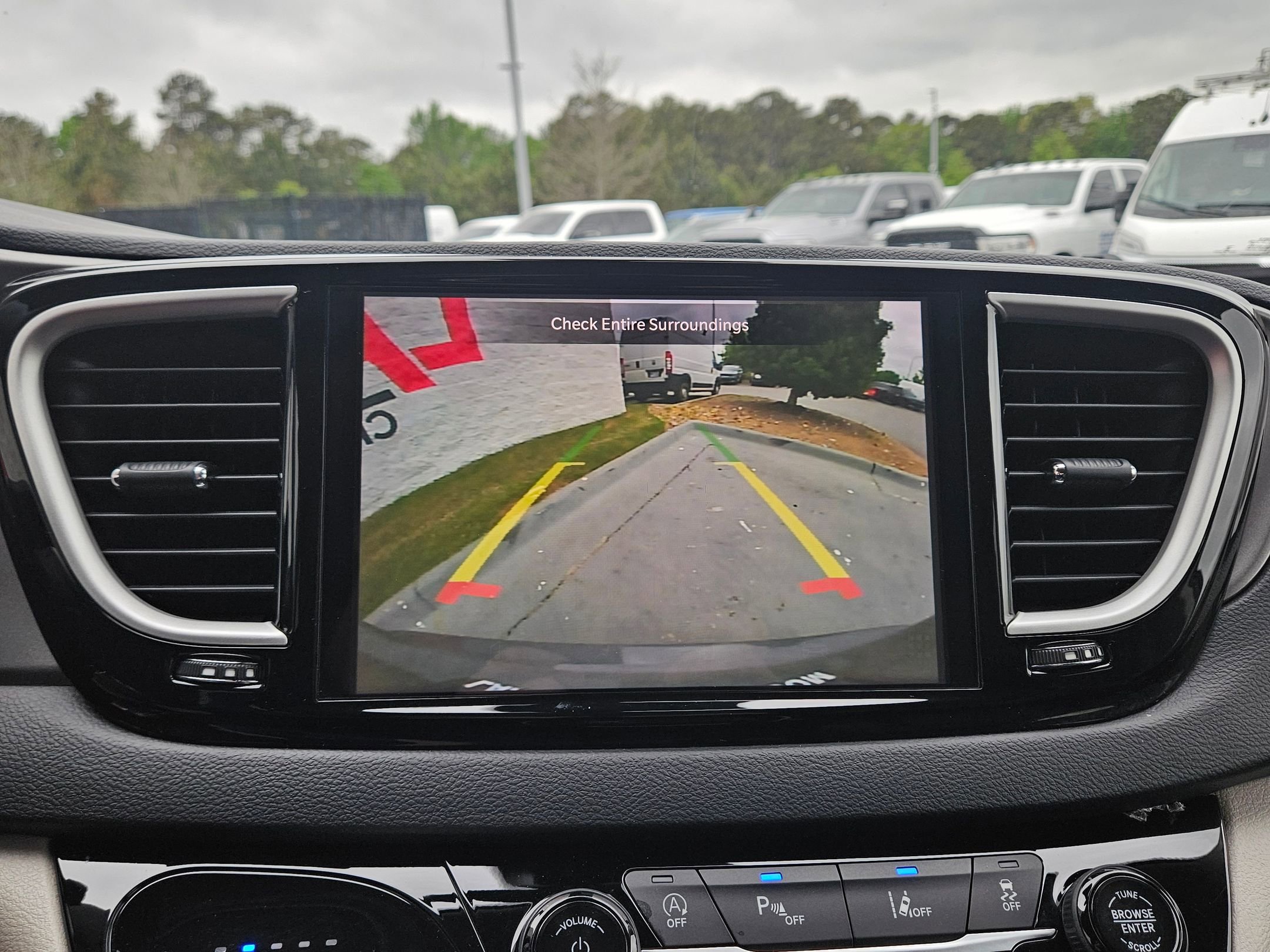 Used 2023 Chrysler Pacifica Touring-L image 32
