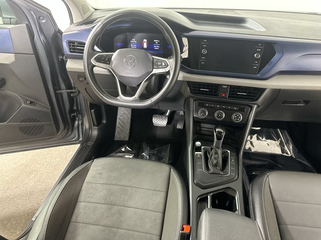 Used 2022 Volkswagen Taos SE w/ Panoramic Sunroof Package FWD image 18