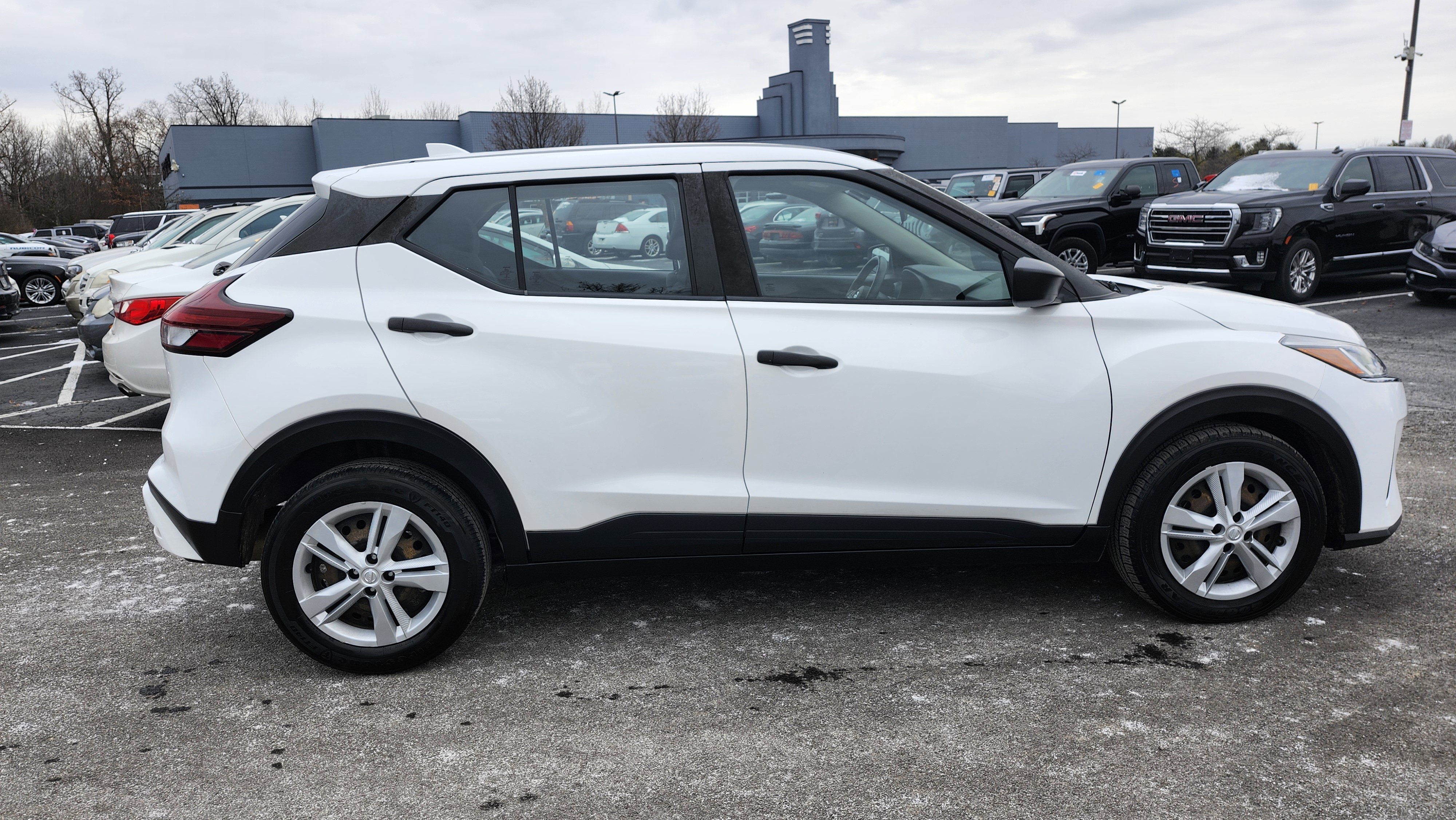 Used 2021 Nissan Kicks S image 16