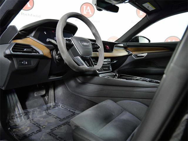 Used 2022 Audi e-tron GT Premium Plus image 17