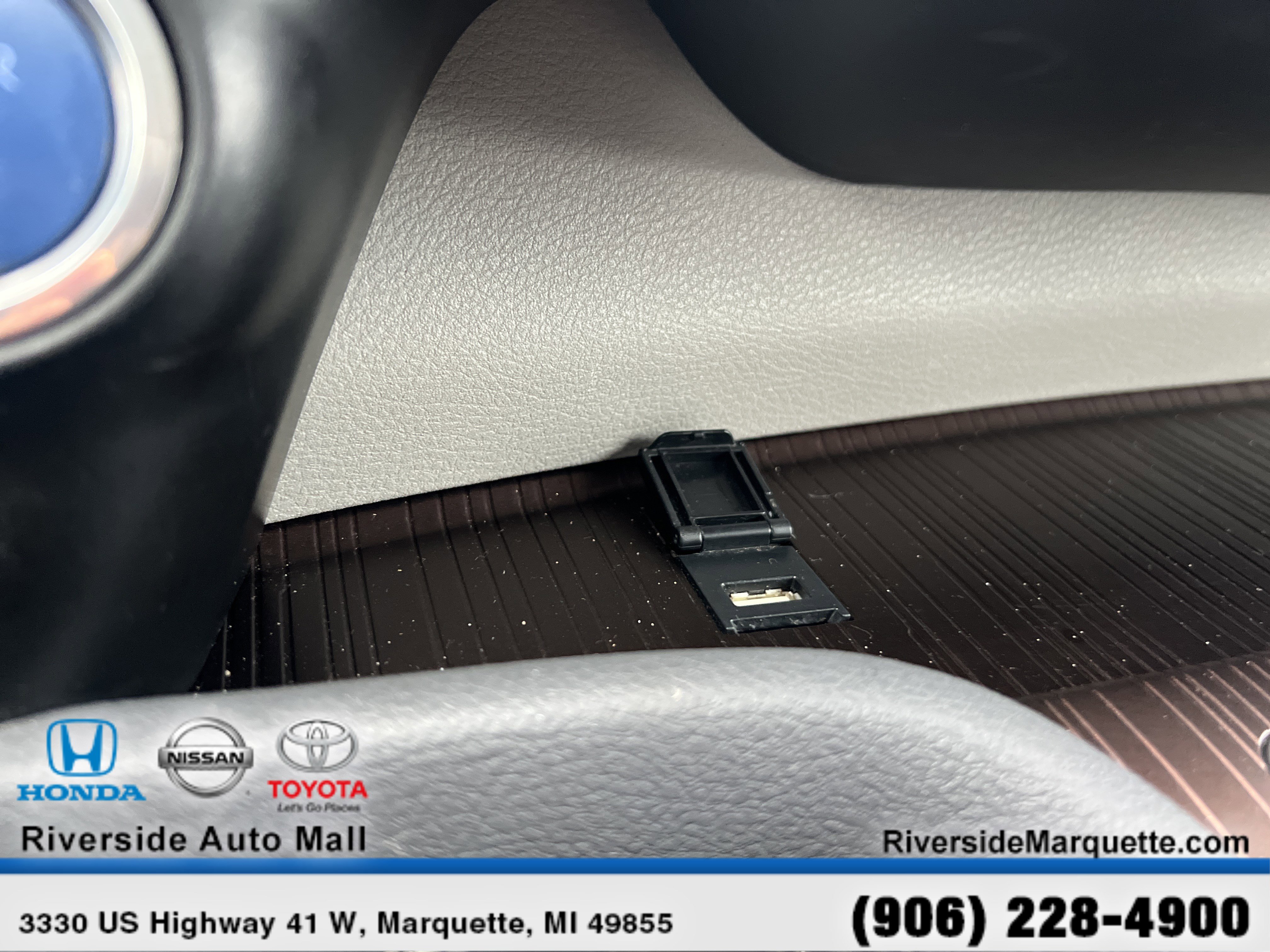 Used 2024 Toyota Sienna XLE FWD image 18
