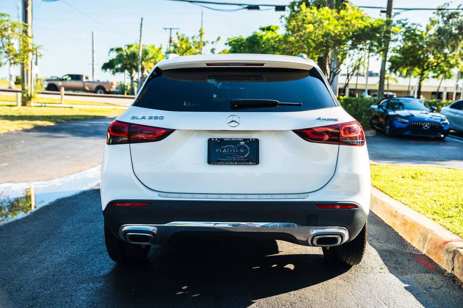 Used 2022 Mercedes-Benz GLA 250 4MATIC w/ Premium Package image 11