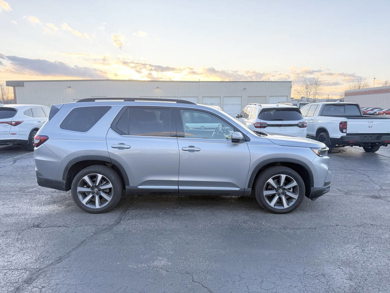 Used 2025 Honda Pilot Touring image 5