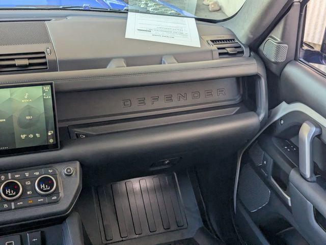 Used 2023 Land Rover Defender 110 image 17
