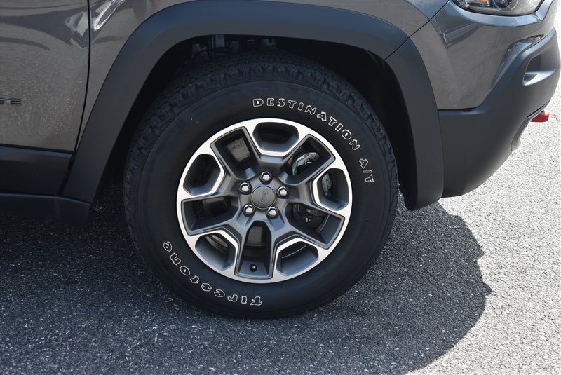 Used 2022 Jeep Cherokee Trailhawk AWD/4WD image 3