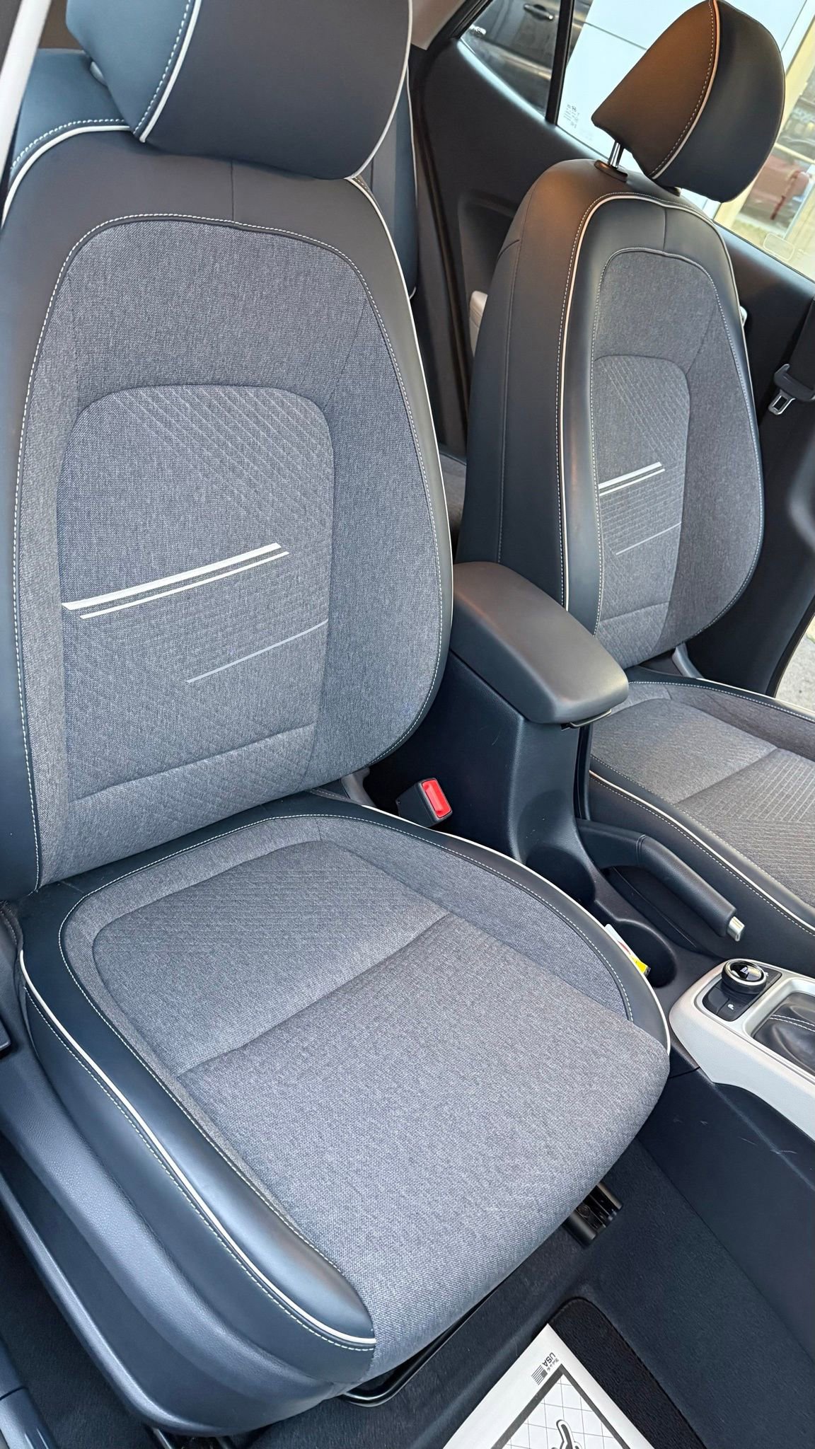 Used 2020 Hyundai Venue image 35