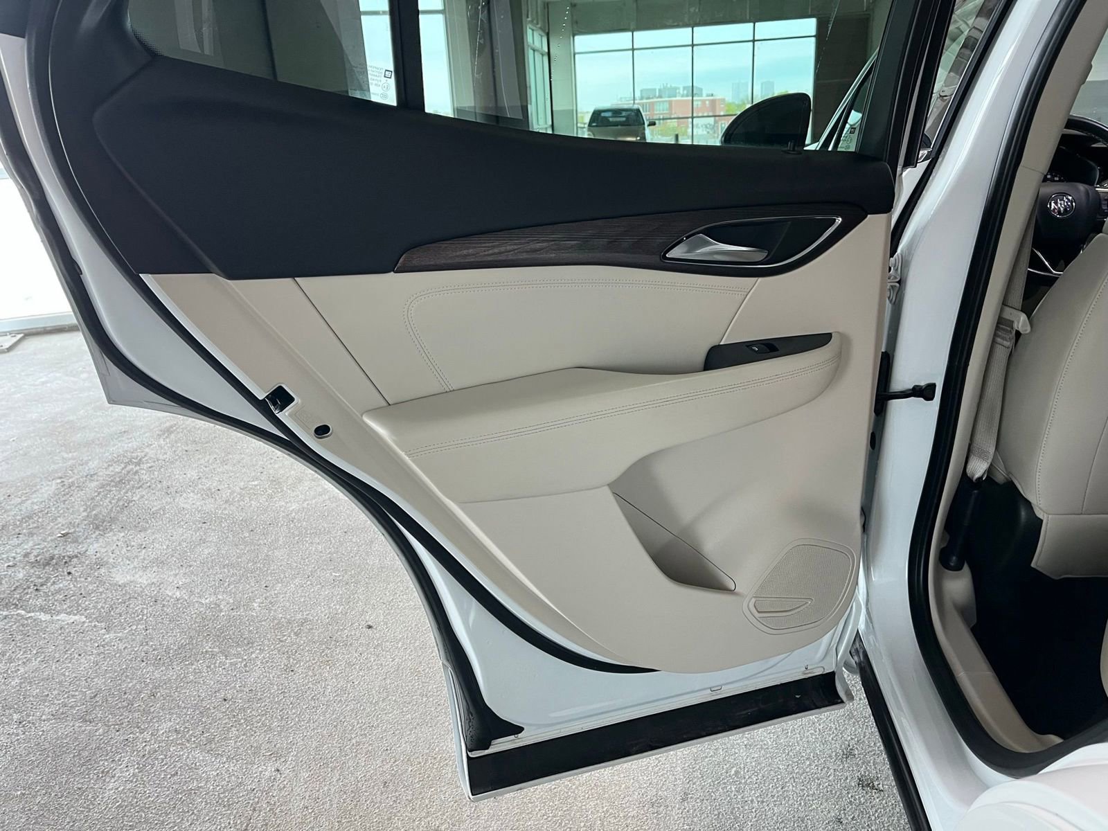 Used 2023 Buick Envision Avenir image 35