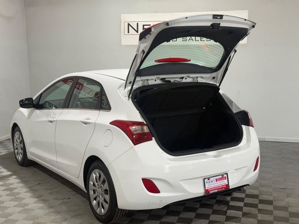 Used 2017 Hyundai Elantra GT FWD image 29