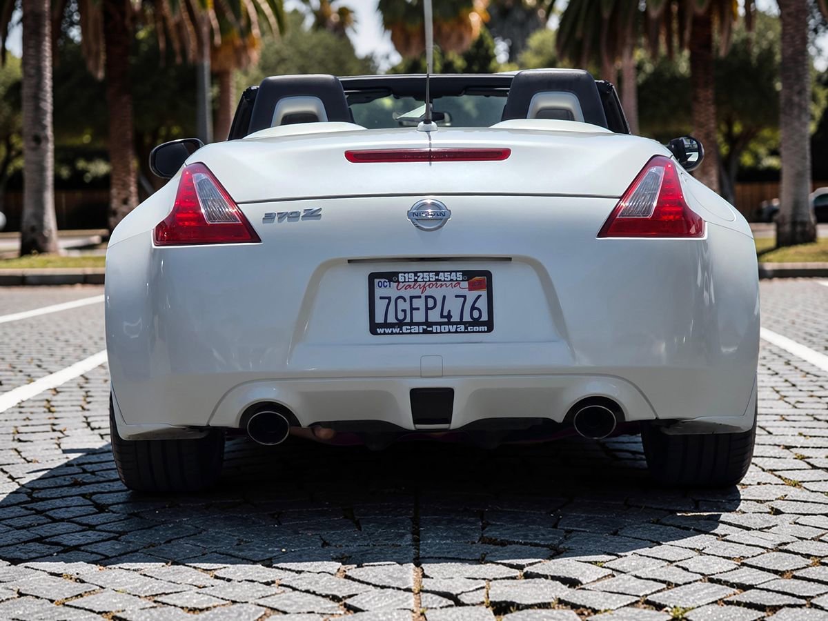 Used 2010 Nissan 370Z Touring w/ Sport Pkg RWD image 8