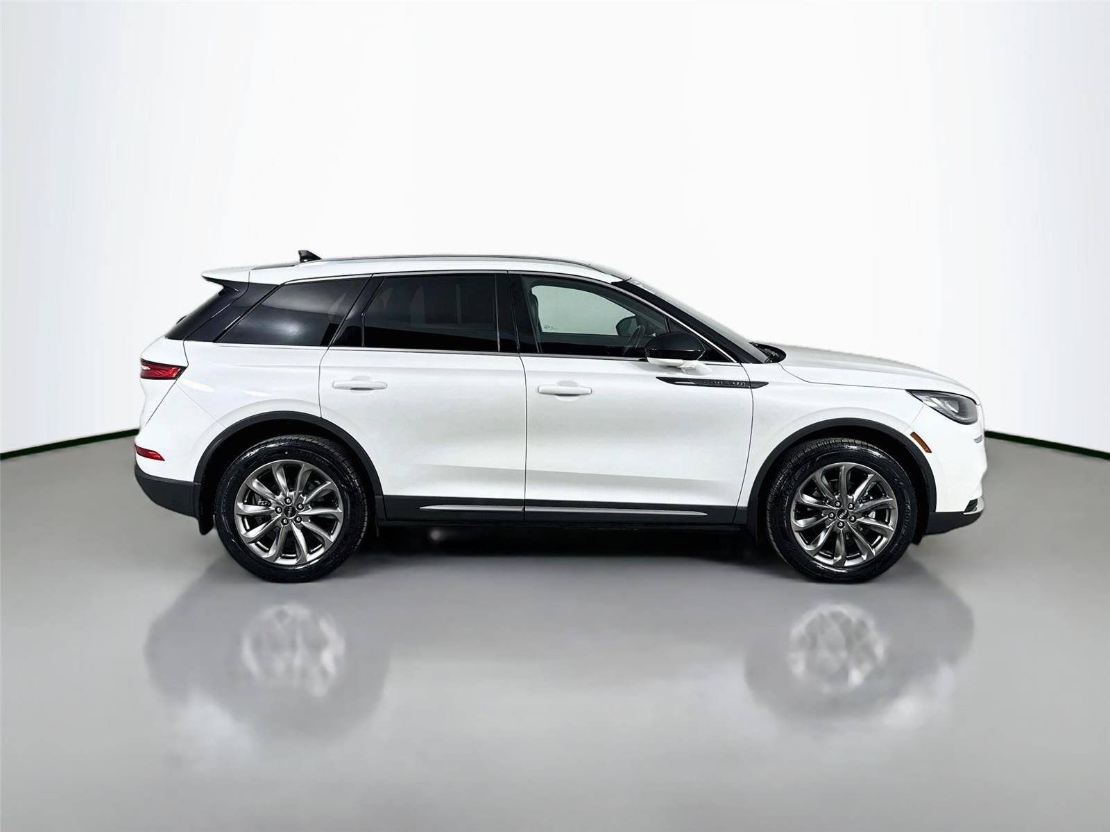 Used 2022 Lincoln Corsair AWD w/ Premium Package image 10
