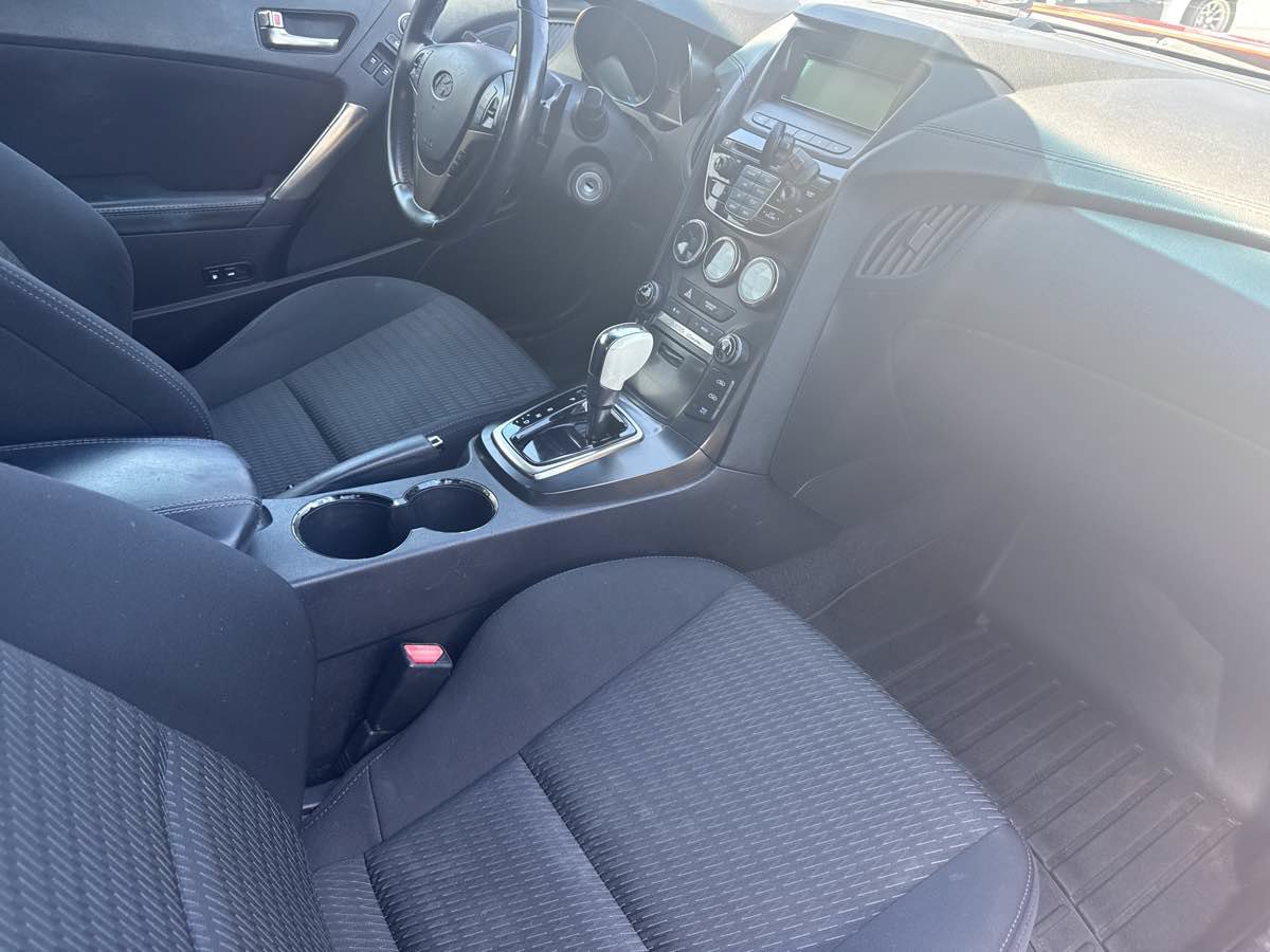 Used 2013 Hyundai Genesis 2.0T RWD image 12