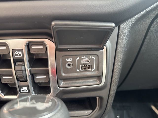 Certified 2025 Jeep Wrangler Unlimited Sahara w/ Safety Group AWD/4WD image 24