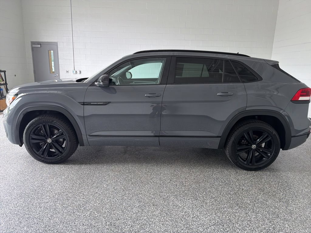 Certified 2023 Volkswagen Atlas Cross Sport SEL R-Line AWD/4WD image 2