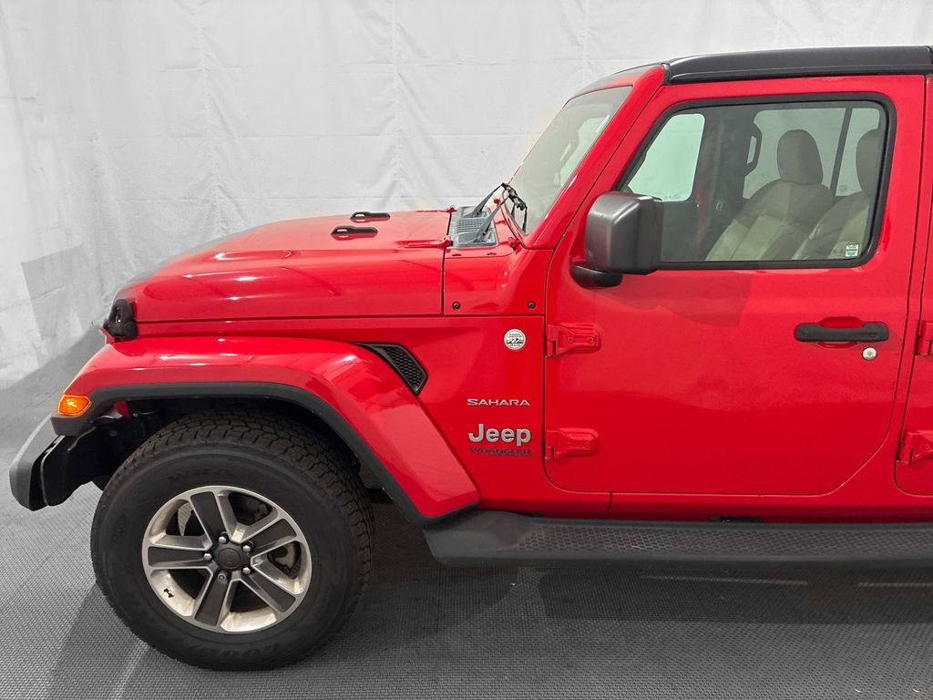 Used 2018 Jeep Wrangler Unlimited Sahara w/ Dual Top Group AWD/4WD image 3