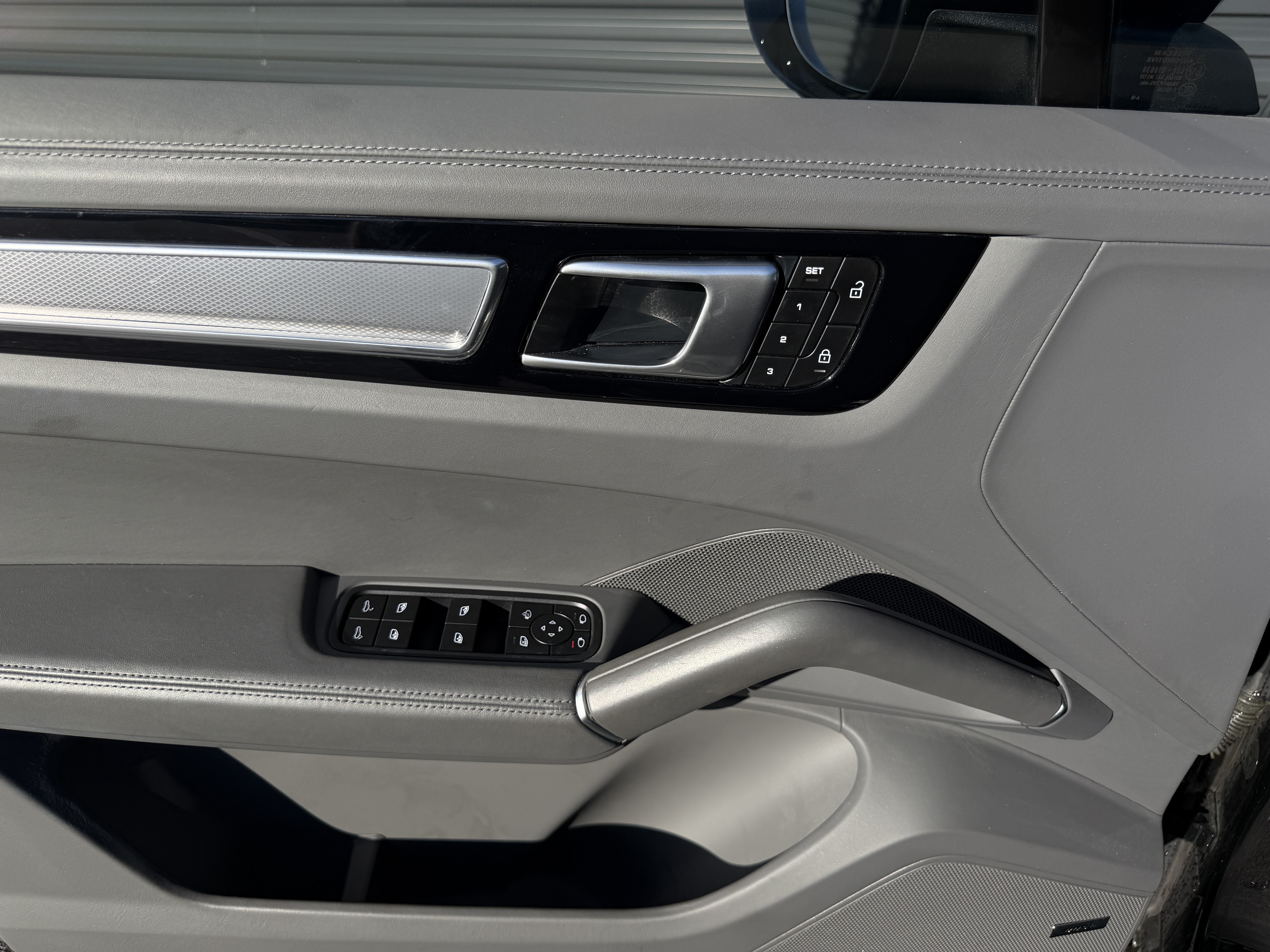 Used 2023 Porsche Cayenne S Platinum AWD/4WD image 17