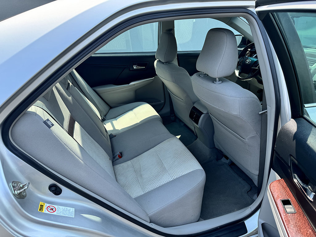 Used 2014 Toyota Camry XLE FWD image 10