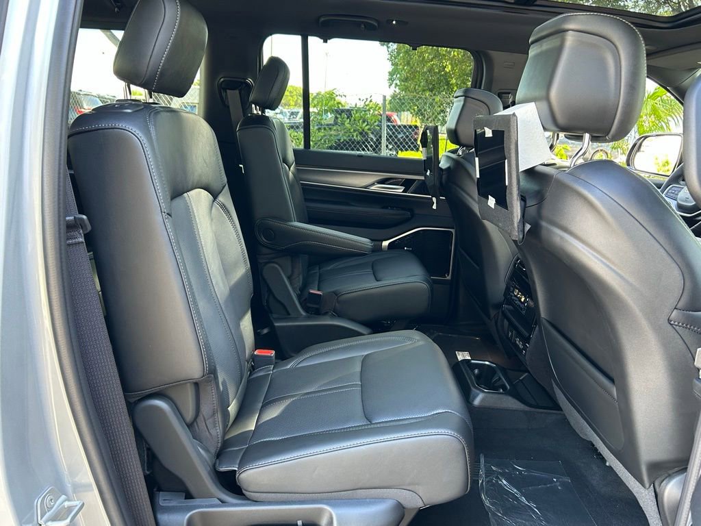 New 2025 Jeep Wagoneer Series III w/ Quick Order Package 25C Super image 38