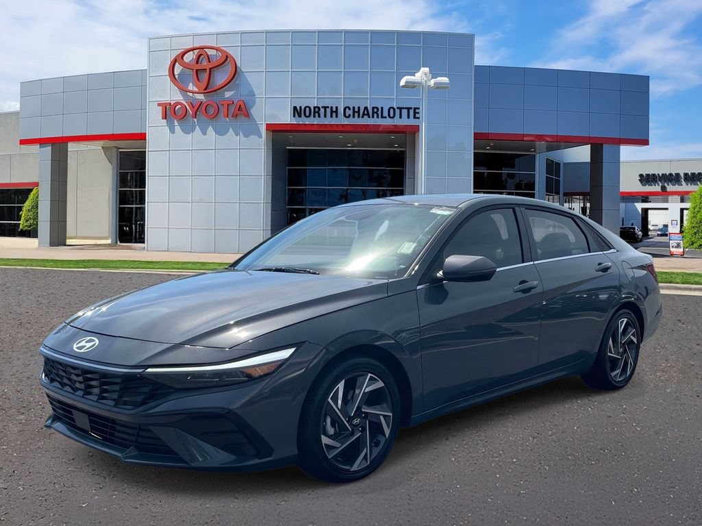 Used 2025 Hyundai Elantra Limited FWD image 4