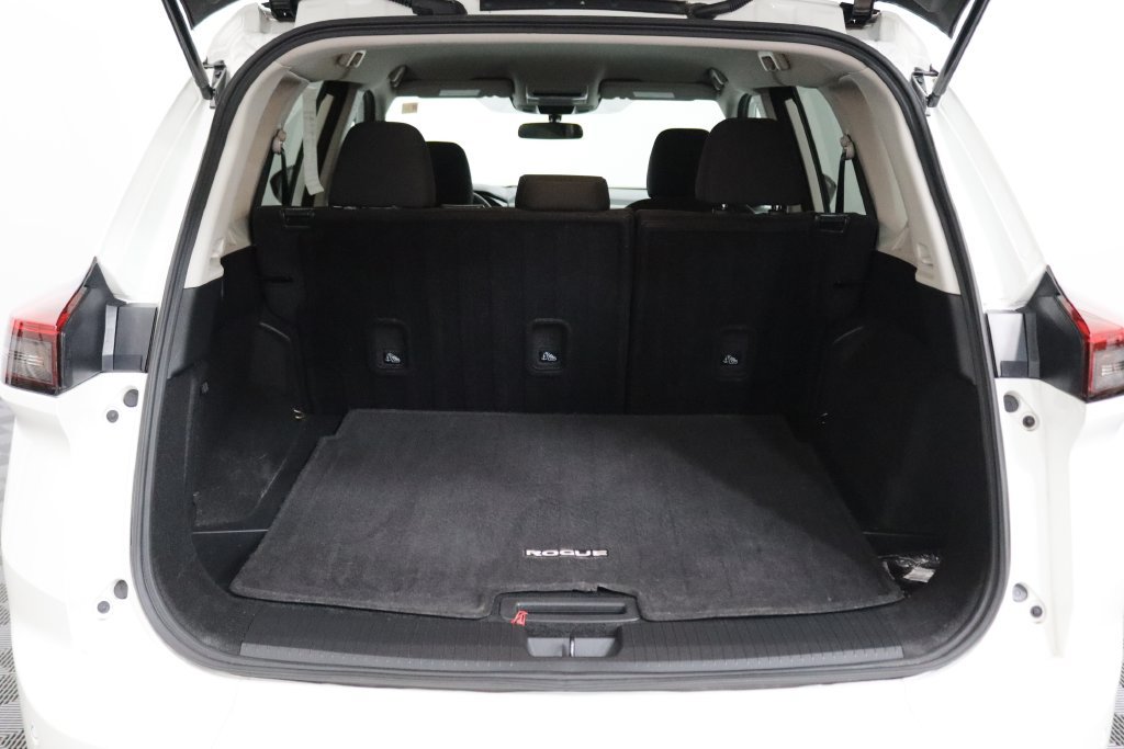 Used 2025 Nissan Rogue S AWD/4WD image 29