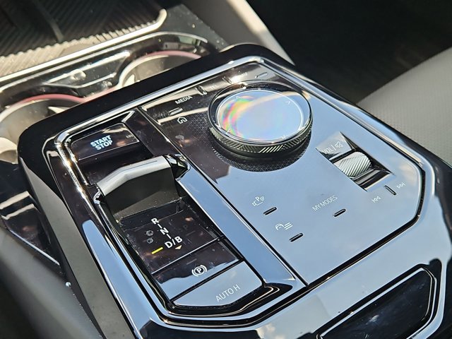 Used 2025 BMW i5 eDrive40i w/ M Sport Package RWD image 11