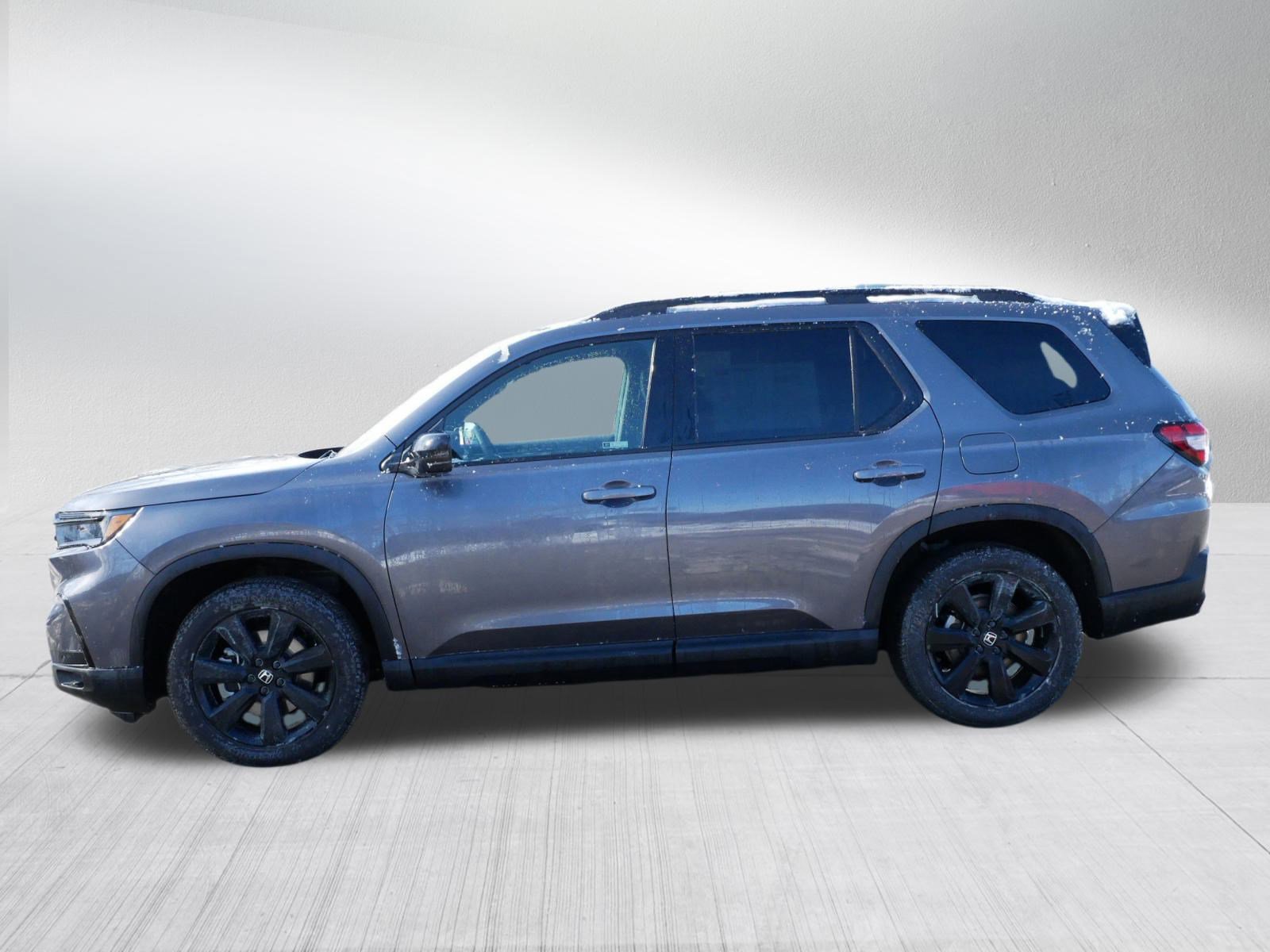 Certified 2025 Honda Pilot Black Edition image 4