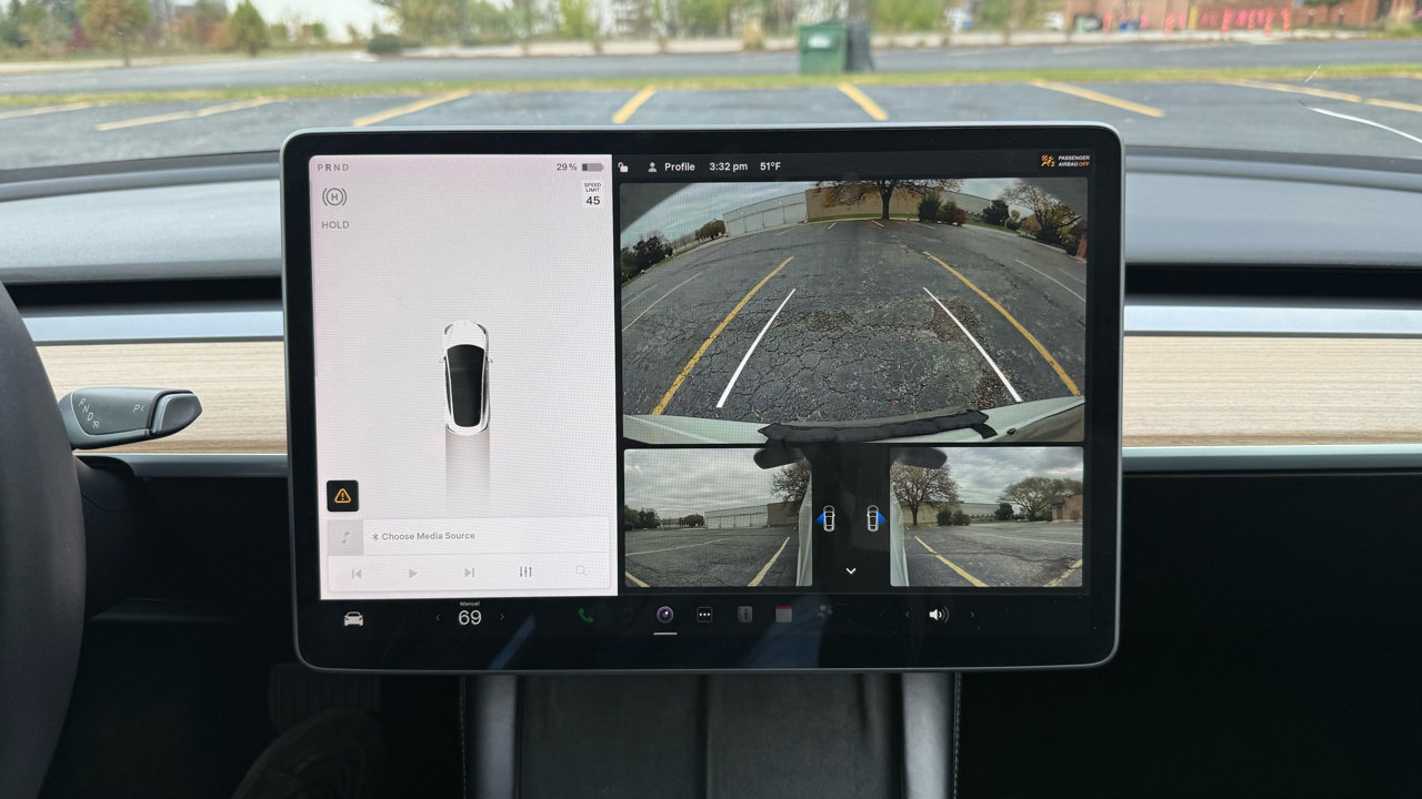 Used 2021 Tesla Model 3 Standard Range Plus image 16