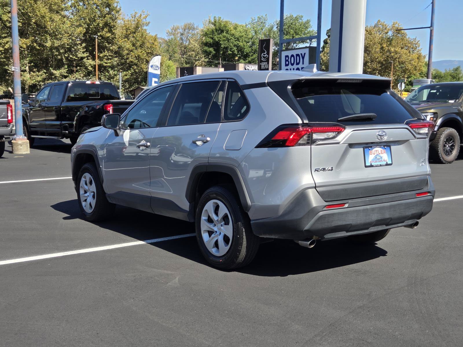 Used 2025 Toyota RAV4 LE AWD/4WD image 7