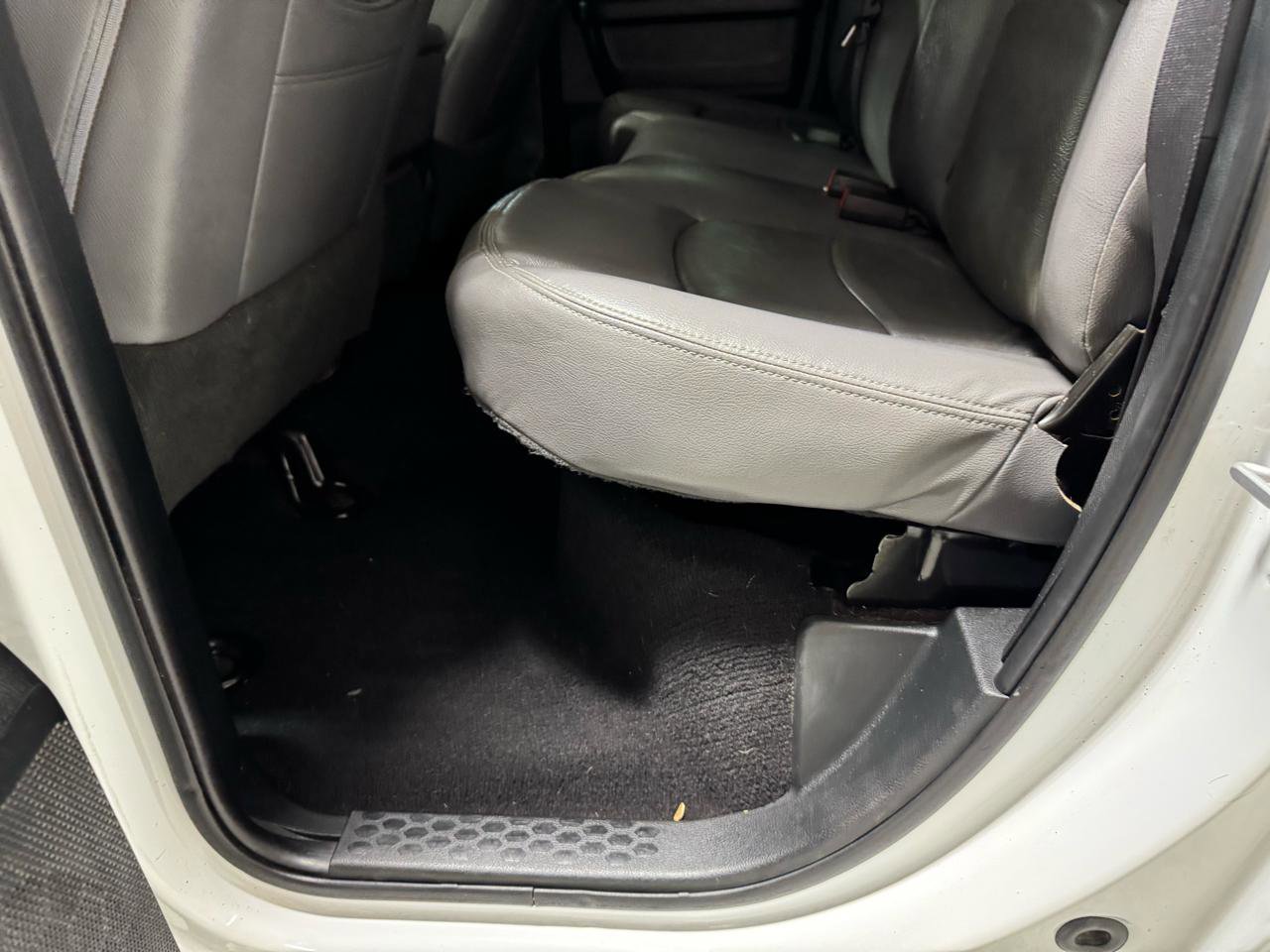 Used 2017 RAM 1500 Express image 16