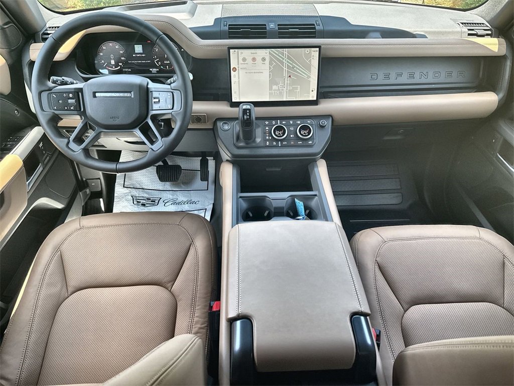 Used 2025 Land Rover Defender 110 X-Dynamic SE image 12