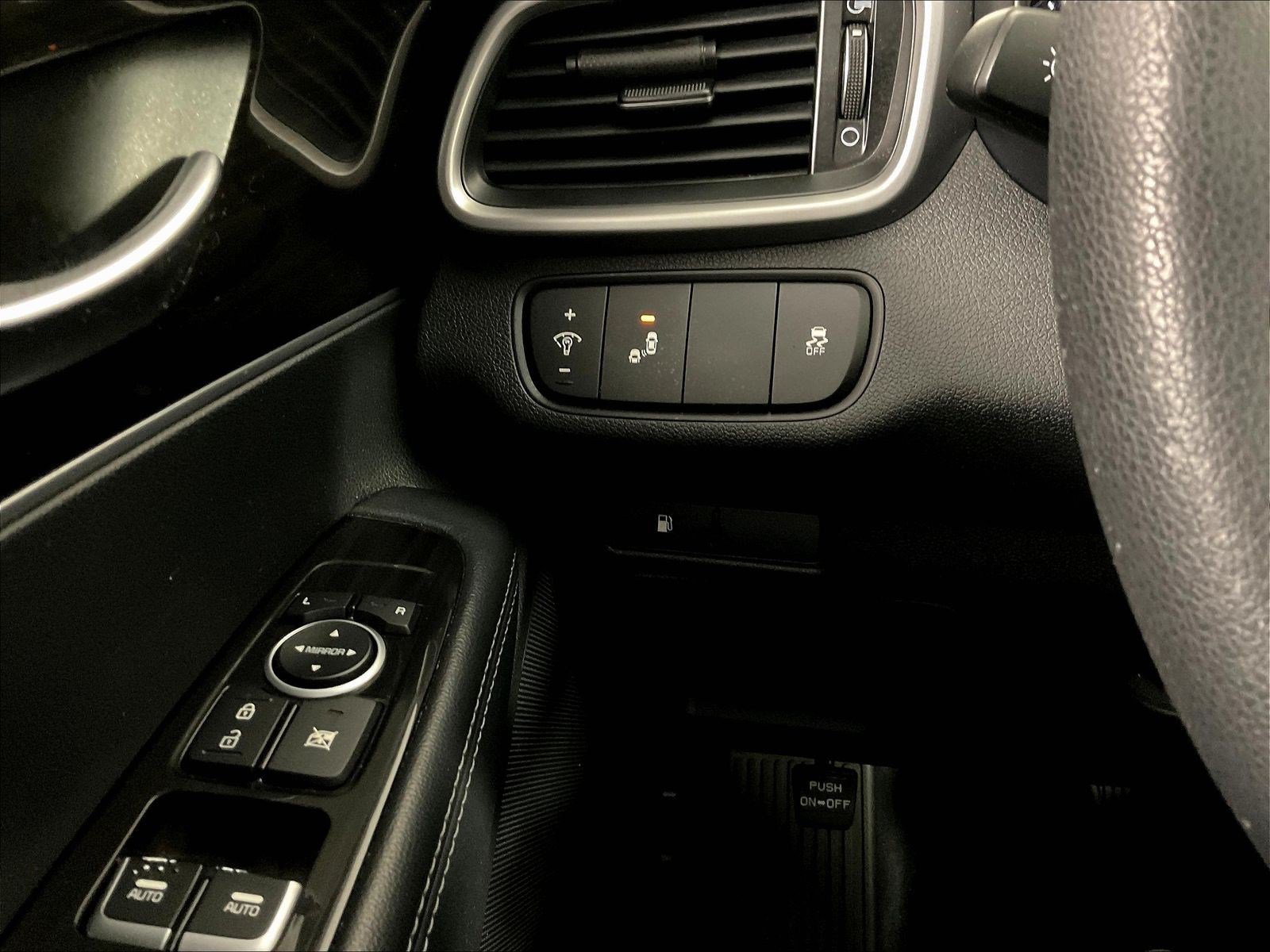 Used 2020 Kia Sorento LX FWD image 15