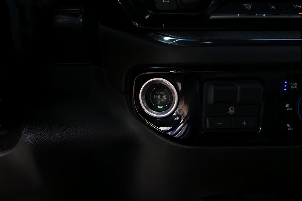 Certified 2025 Chevrolet Silverado 2500 ZR2 w/ Technology Package image 21