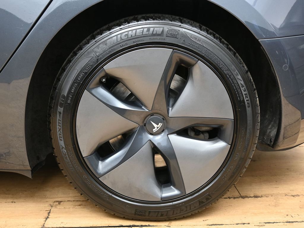Used 2019 Tesla Model 3 Standard Range image 9