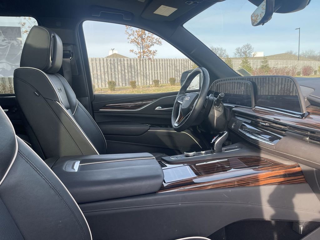 Certified 2024 Cadillac Escalade Premium Luxury image 43