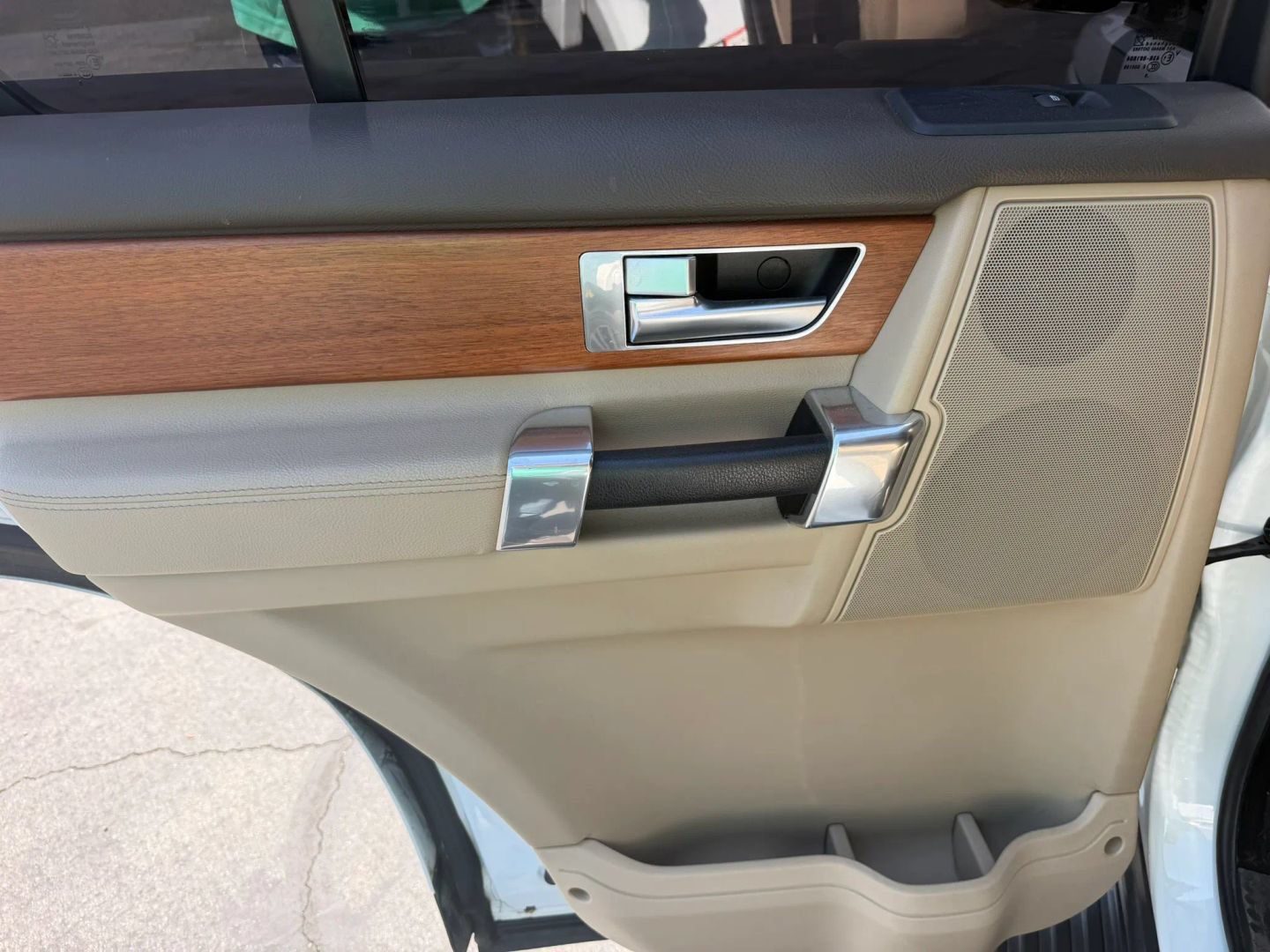 Used 2016 Land Rover LR4 HSE AWD/4WD image 12