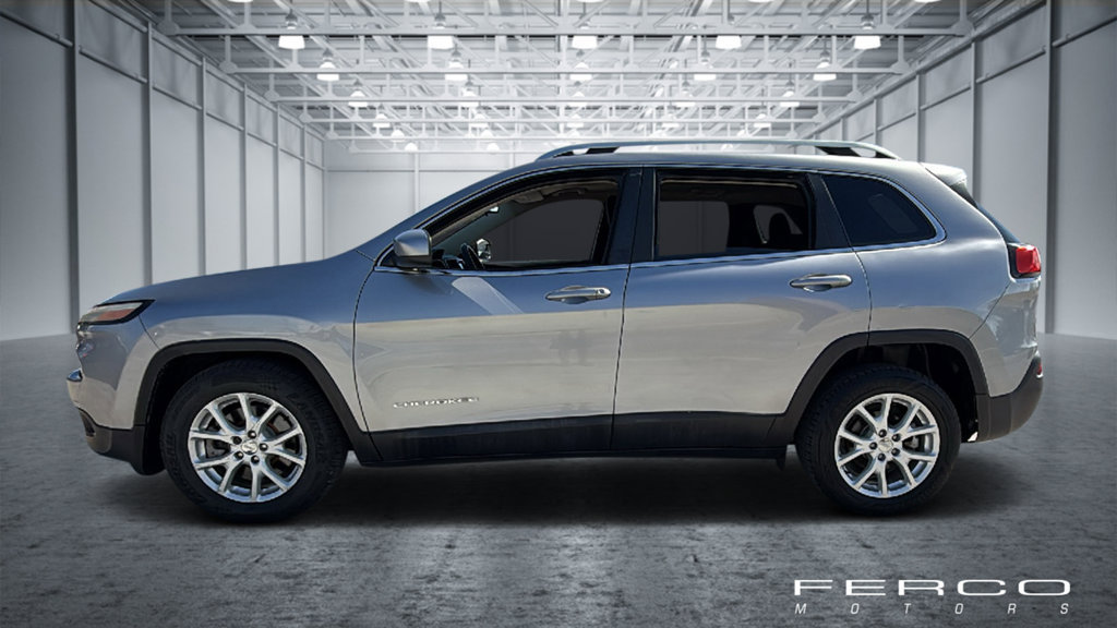 Used 2017 Jeep Cherokee Latitude w/ Comfort & Sound Group FWD image 2