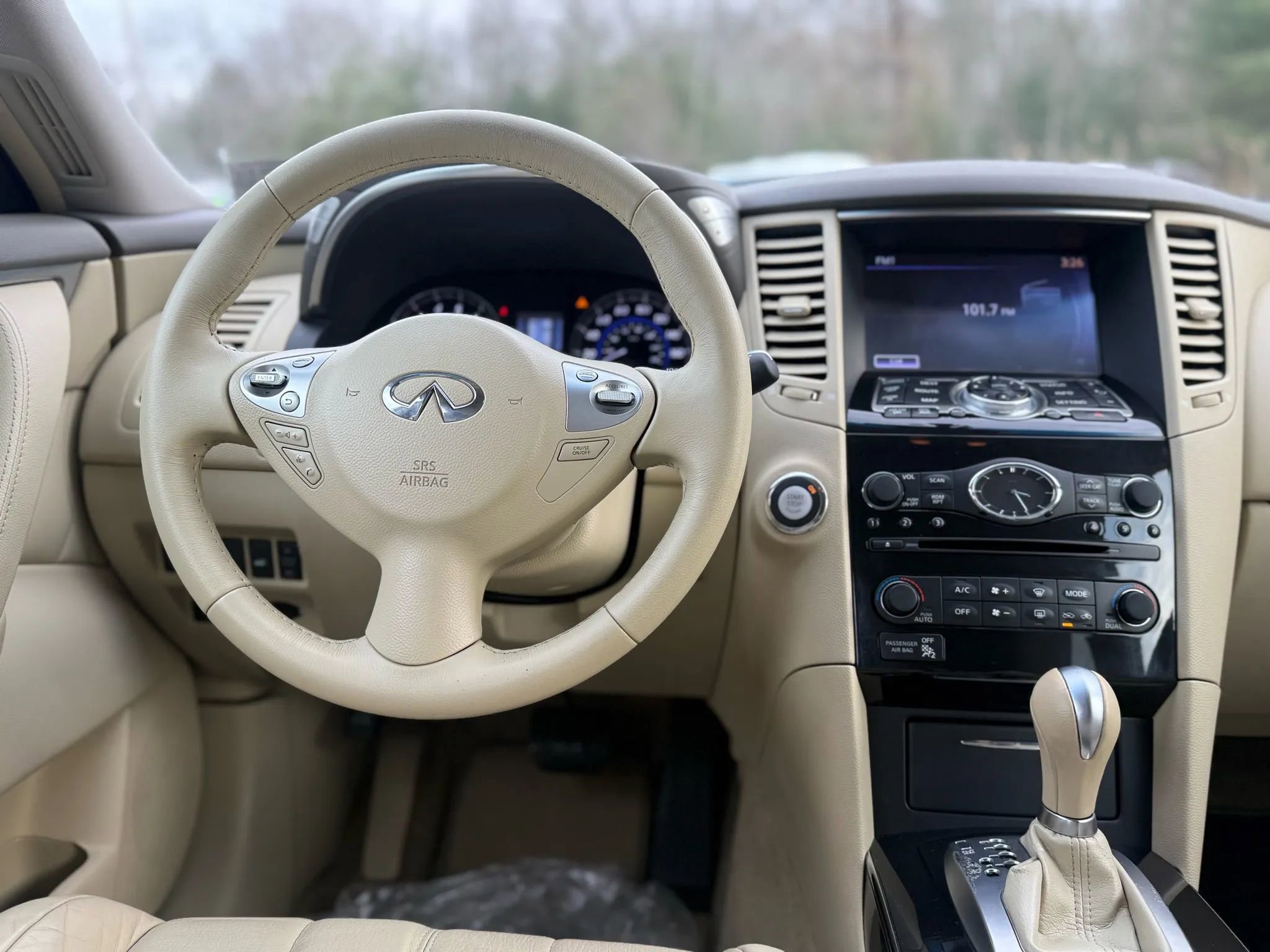 Used 2016 INFINITI QX70 3.7 Sport Utility 4D w/ Premium Package image 19