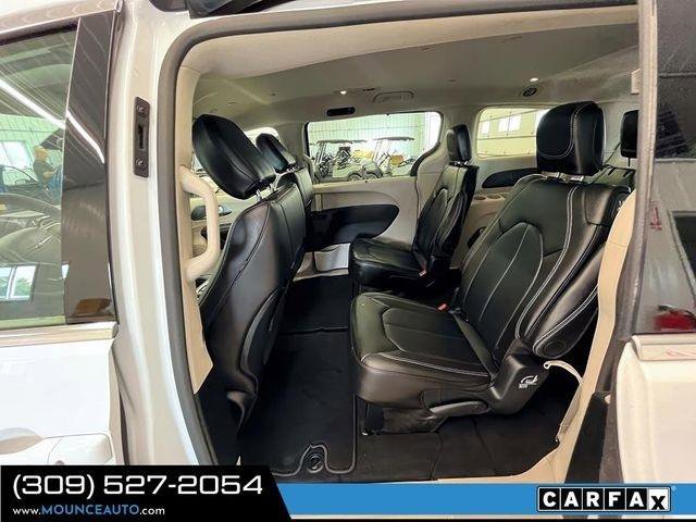 Used 2024 Chrysler Pacifica Touring-L image 11
