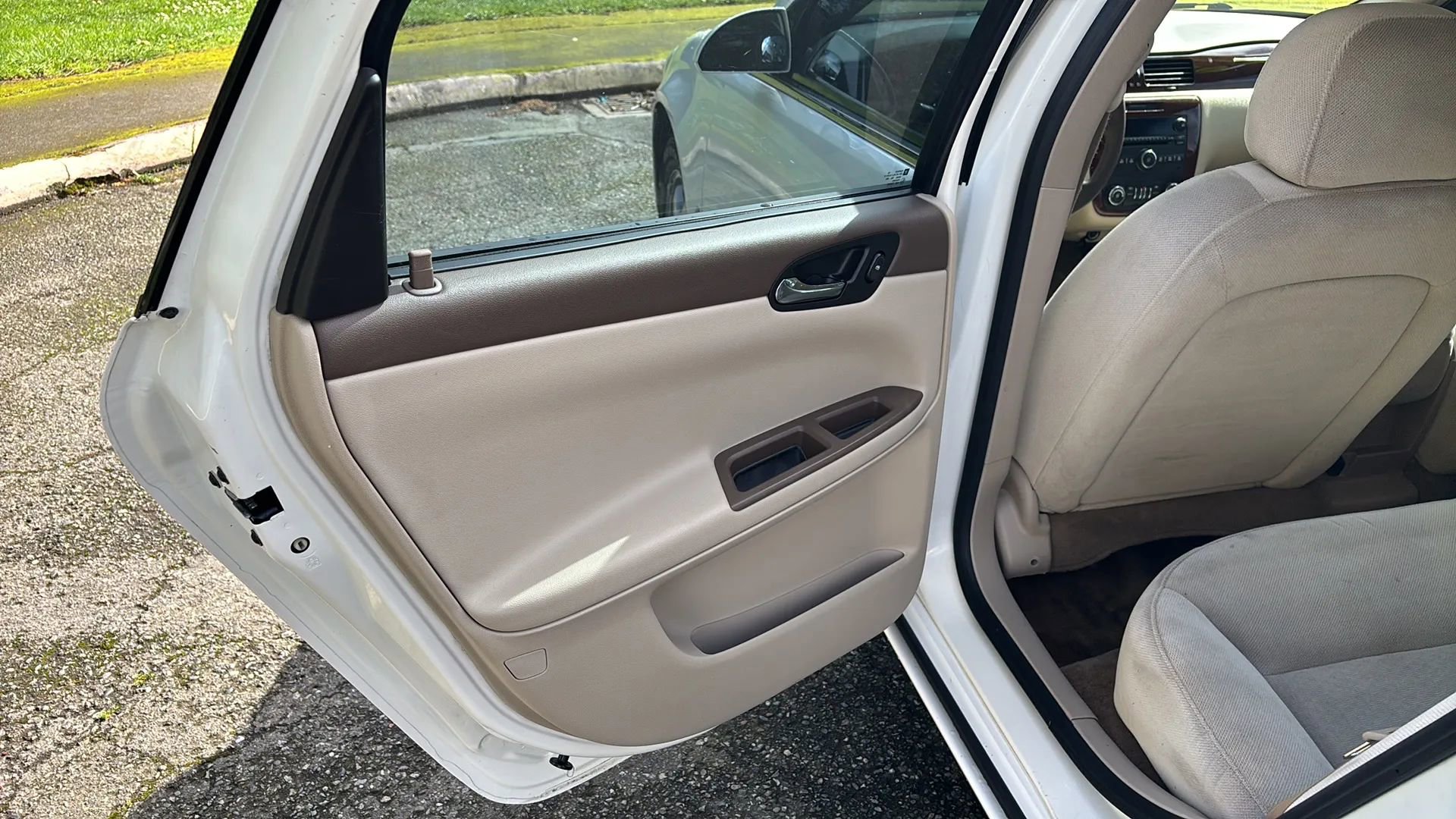 Used 2007 Chevrolet Impala LT image 16