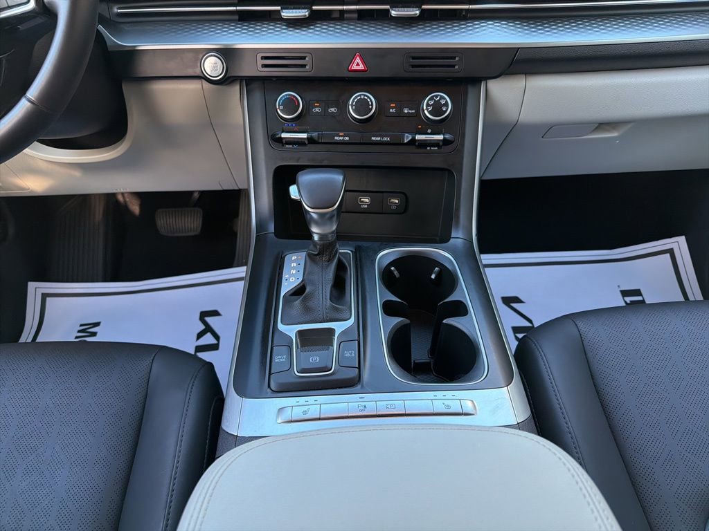 Used 2024 Kia Carnival LX FWD image 26