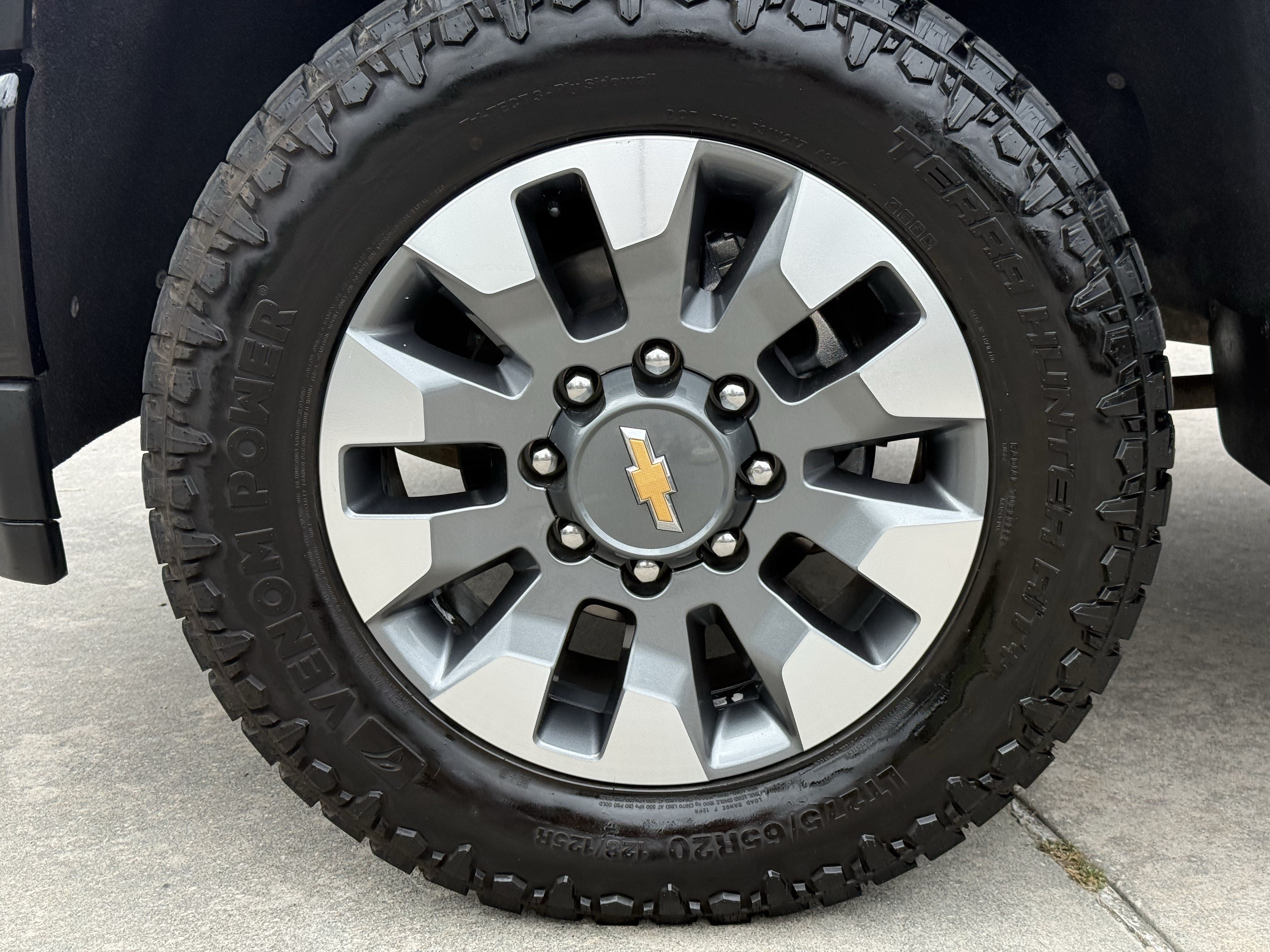Used 2022 Chevrolet Silverado 2500 Custom w/ Custom Value Package AWD/4WD image 12