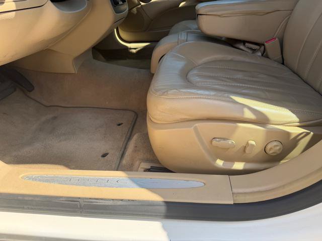 Used 2011 Buick Lucerne CXL FWD image 22