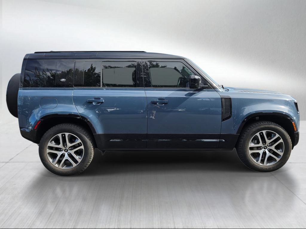 Used 2024 Land Rover Defender 110 X-Dynamic SE AWD/4WD image 2